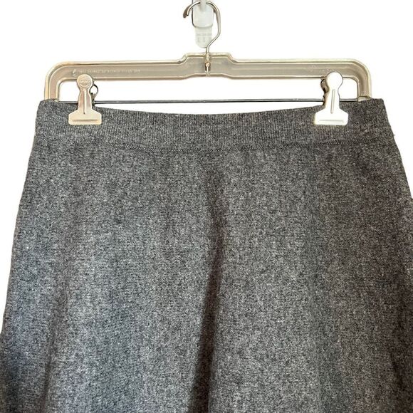 Tahari grey wool blend knit skirt. Size small - Picture 7 of 8